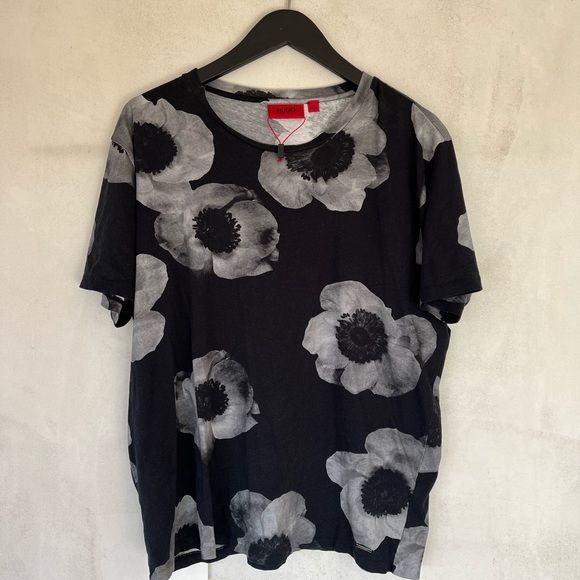 LULULEMON & HUGO BOSS • Bundle 2 men’s shirts size L - Picture 8 of 12